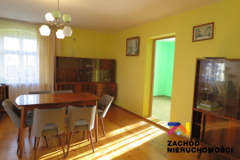 Dom z budynkami gospodarczymi- Karczówka